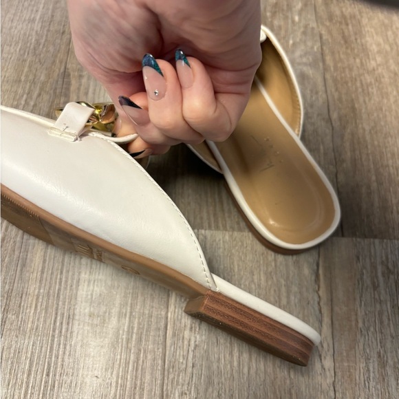 Nicole Miller White Mules with Gold Chain Top Detail - Picture 4 of 6